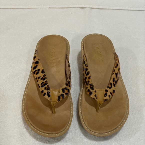 Vionic Grenada Tan Leopard Wedge Sandal size 6 - Picture 3 of 16